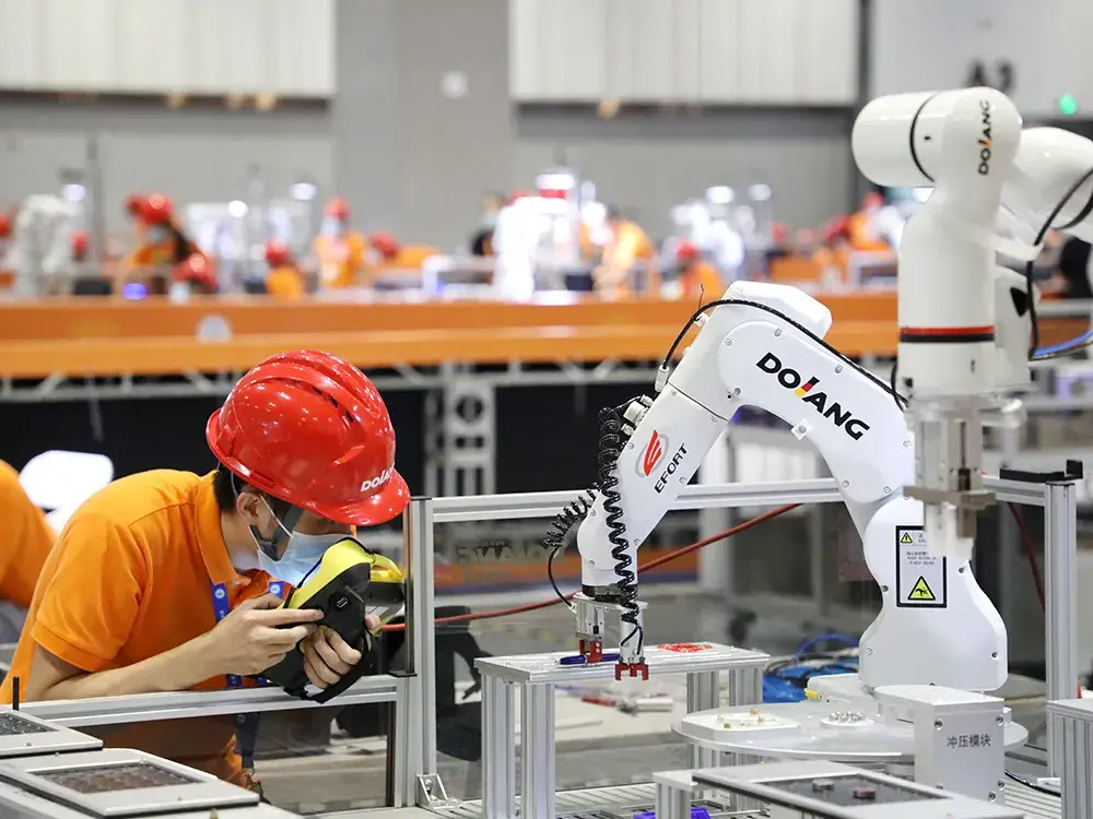 Comau and Intrinsic explore new advances in ânext-generation roboticsâ